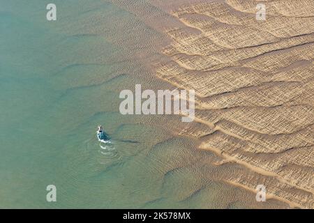 France, Vendée, Talmont St Hilaire, paddle près de la plage du Veillon (vue aérienne) Banque D'Images