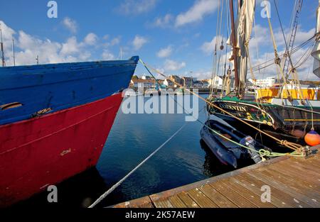 France, Finistère (29), le Corentin, vieux ciment de Quimper amarré sur le port de Concarneau Banque D'Images