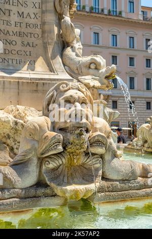Italie, Latium, Rome, centre historique classé au patrimoine mondial de l'UNESCO, Piazza della Rotonda (place Rotonda), fontaine du Panthéon Banque D'Images