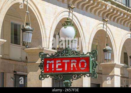 France, Paris, rue de Rivoli, station de métro Banque D'Images