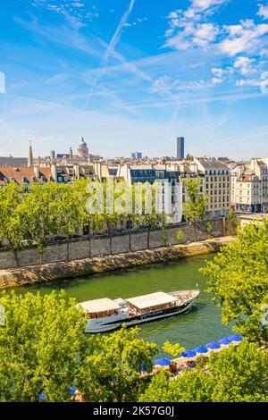 France, Paris, Quai d'Anjou et Ile Saint Louis, les rives de la Seine classées Patrimoine Wolrd par l'UNESCO, bateau mouche Banque D'Images