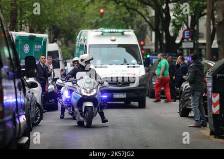 Buenos Aires, Buenos Aires, Argentine. 6th octobre 2022. Jeudi matin, un homme a été barricadé à l'intérieur de l'ambassade du Mexique en Argentine, située au 1650 Arcos Street dans le quartier de Belgrano pendant près de cinq heures. Il est un ancien diplomate qui a travaillé au consulat et qui souffre de problèmes psychiatriques. (Image de crédit : © Claudio Santisteban/ZUMA Press Wire) Banque D'Images