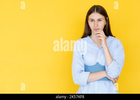 le problème du choix a surpris l'idée de confusion de femme Banque D'Images