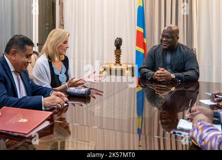 La comtesse de Wessex, aux côtés de Lord Ahmad (à gauche), rencontre le Président de la République démocratique du Congo Felix Tshisekedi à la Cité de l'Union africaine à Kinshasa lors de sa visite en République démocratique du Congo. Date de la photo: Jeudi 6 octobre 2022. Banque D'Images