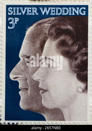 Photo d'un timbre-poste de 1972 célébrant l'anniversaire de mariage en argent 25th de la reine Elizabeth II et du prince Philip Duke d'Édimbourg Banque D'Images