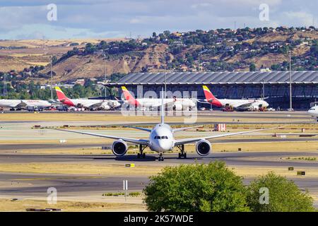 Madrid, Espagne, 30 octobre 2022 : construction d'un des terminaux de l'aéroport de Madrid Barajas. Banque D'Images