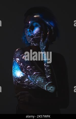 fantasy âme portrait spirituel femme lumière bleue Banque D'Images