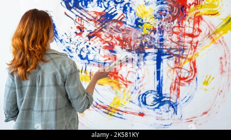 peinture art décoration intérieure femme mur coloré Banque D'Images