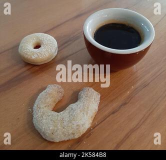 Espresso avec dolci et pâtisseries Banque D'Images