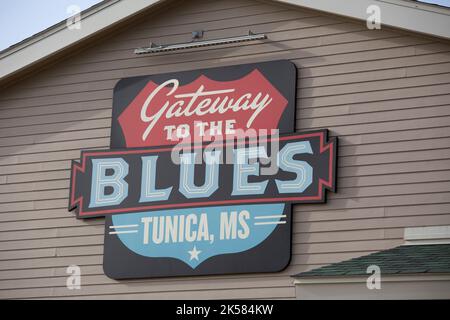 TUNICA, MISSISSIPPI/ÉTATS-UNIS - 11 juillet 2016 : porte d'entrée du centre des visiteurs et musée de Blues - Tunica. Banque D'Images