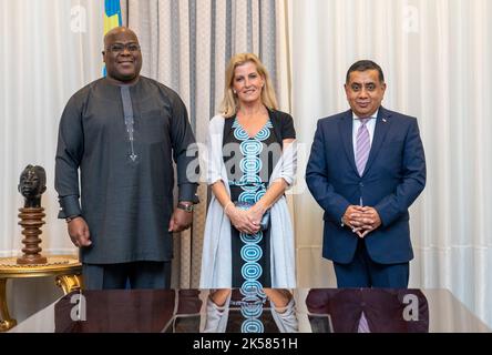 La comtesse de Wessex, aux côtés de Lord Ahmad (à droite), rencontre le Président de la République démocratique du Congo Felix Tshisekedi à la Cité de l'Union africaine à Kinshasa lors de sa visite en République démocratique du Congo. Date de la photo: Jeudi 6 octobre 2022. Banque D'Images