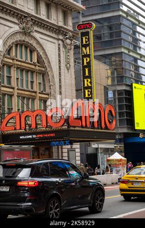 L'Empire AMC Multiplex Theatre est situé dans la zone de Times Square, sur West 42nd Street, 2022, NYC, Etats-Unis Banque D'Images