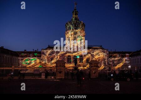 Berlin, Allemagne. 06th octobre 2022. Le palais de Charlottenburg est illuminé pendant la répétition du Festival des lumières. Credit: Paul Zinken/dpa/Alay Live News Banque D'Images