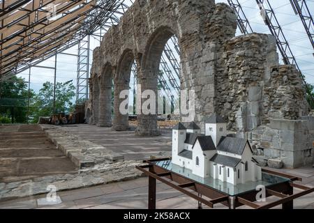 Ruine historique de la cathédrale de Hamar, protégée par un entrepôt de verre Banque D'Images
