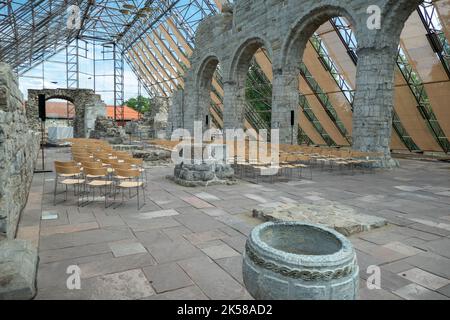 Ruine historique de la cathédrale de Hamar, protégée par un entrepôt de verre Banque D'Images