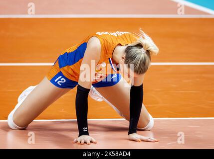 Rotterdam, pays-Bas, 2022-10-06 21:45:35 ROTTERDAM - Britt Bongaerts des pays-Bas en action contre la Chine pendant la coupe du monde de volley-ball à Ahoy. ANP KOEN VAN WEEL pays-bas hors - belgique hors Banque D'Images