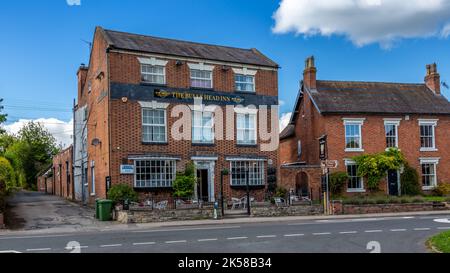 Le pub Bulls Head dans le village de Worcestershire à Inkberrow. Banque D'Images