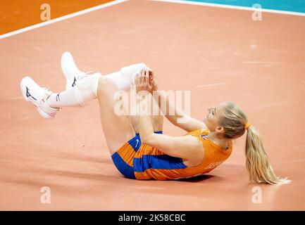 Rotterdam, pays-Bas, 2022-10-06 22:07:49 ROTTERDAM - Marit Jasper des pays-Bas en action contre la Chine pendant la coupe du monde de volley-ball à Ahoy. ANP KOEN VAN WEEL pays-bas hors - belgique hors Banque D'Images