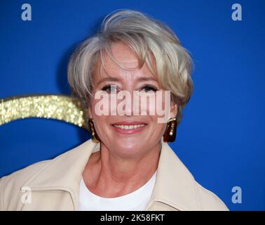 Emma Thompson participe à la première mondiale « Matilda the musical » de Roald Dahl au Royal Festival Hall de Londres, en Angleterre. Banque D'Images