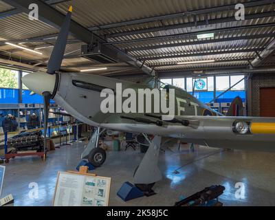 A 1944 Hawker Hurricane Mk. IIC LF751 (BN230) dans le Spitfire and Hurricane Memorial Museum, Ramsgate, Kent, Royaume-Uni. Banque D'Images