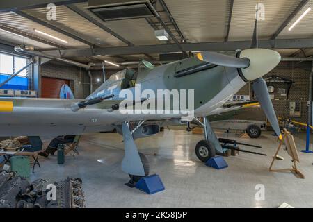 A 1944 Hawker Hurricane Mk. IIC LF751 (BN230) dans le Spitfire and Hurricane Memorial Museum, Ramsgate, Kent, Royaume-Uni. Banque D'Images