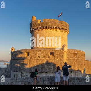 DUBROVNIK, CROATIE, EUROPE - la Tour Minceta dans la ville fortifiée de Dubrovnik sur la côte de la Dalmation. Banque D'Images