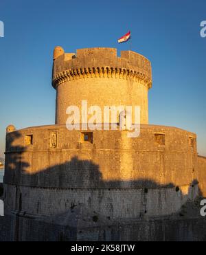 DUBROVNIK, CROATIE, EUROPE - la Tour Minceta dans la ville fortifiée de Dubrovnik sur la côte de la Dalmation. Banque D'Images