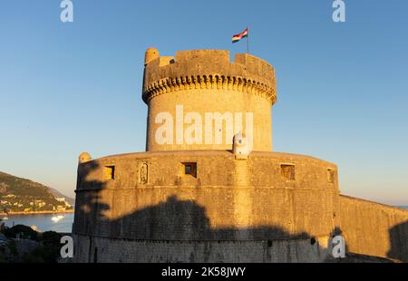 DUBROVNIK, CROATIE, EUROPE - la Tour Minceta dans la ville fortifiée de Dubrovnik sur la côte de la Dalmation. Banque D'Images