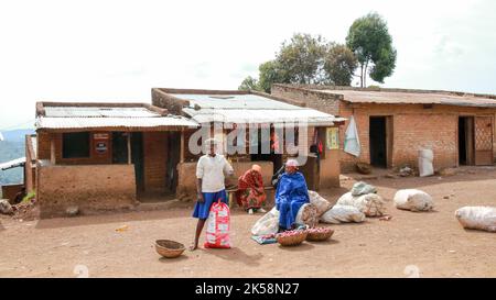 Route 7 Bujumbura à la source du Nil blanc, Burundi. Banque D'Images