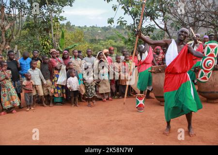 Au sanctuaire du tambour de Gishora dans le parc national de Kibera, Gitega, Burundi Banque D'Images