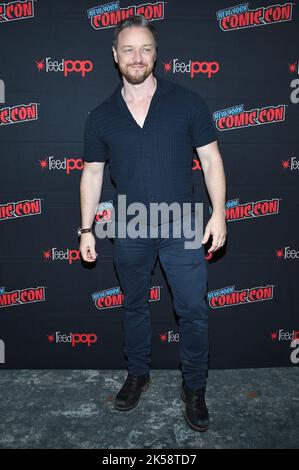 New York, États-Unis. 06th octobre 2022. L'acteur James McAvoy pose lors de la table ronde de presse « ses matériaux sombres » au Comic con de New York en 2022 à New York, NY, 6 octobre 2022. (Photo par Anthony Behar/Sipa USA) crédit: SIPA USA/Alay Live News Banque D'Images