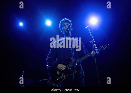 Milan, Italie. 06th octobre 2022. Le chanteur/compositeur Cartwright se produit en direct à l'ouverture d'Alcatraz à Tom Odell. Crédit : SOPA Images Limited/Alamy Live News Banque D'Images