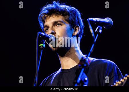 Milan, Italie. 06th octobre 2022. Le chanteur/compositeur Cartwright se produit en direct à l'ouverture d'Alcatraz à Tom Odell. Crédit : SOPA Images Limited/Alamy Live News Banque D'Images