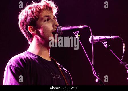 Milan, Italie. 06th octobre 2022. Le chanteur/compositeur Cartwright se produit en direct à l'ouverture d'Alcatraz à Tom Odell. Crédit : SOPA Images Limited/Alamy Live News Banque D'Images