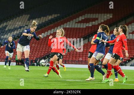 Glasgow, Royaume-Uni. 6th octobre 2022. Lors du concours de la coupe du monde féminin FIFA entre l'Écosse et l'Autriche, l'Écosse a remporté 1 à 0, devant une foule record à Hampden Park, Glasgow, Écosse. Le but gagnant, marqué par Abigail Harrison a été marqué dans la deuxième minute de temps supplémentaire (92 minutes) crédit: Findlay/Alay Live News Banque D'Images