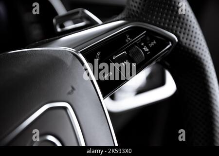 Le bouton de sélection de mode RS sur le volant multifonction d'Une Audi RS6 avant 2020 Banque D'Images