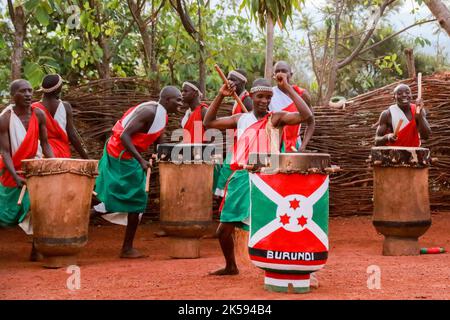 Au sanctuaire du tambour de Gishora dans le parc national de Kibera, Gitega, Burundi Banque D'Images