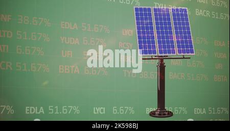 Image du traitement des données du marché boursier sur panneau solaire sur fond vert Banque D'Images