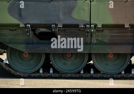 24.08.2022, Allemagne, Basse-Saxe, Munster - roues et voies d'un véhicule de combat d'infanterie blindé Puma, Panzerlehrbrigade 9 NIEDERSACHSEN du B Banque D'Images