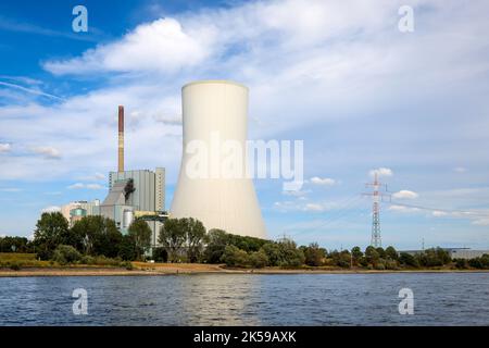 25.08.2022, Allemagne, Rhénanie-du-Nord-Westphalie, Duisburg - STEAG centrale au charbon Walsum sur le Rhin avec de l'eau faible. 00X220825D021CAROEX.JPG [MODE Banque D'Images