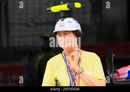 Circuit de Suzuka, Suzuka, Japon, 6 octobre 2022; Grand Prix de Formule 1 de la FIA japonaise : jour des arrivées : fan du circuit avec un chapeau de caméra Honda Banque D'Images