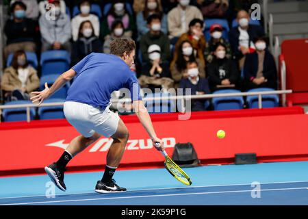 Tokyo, Japon. 2nd janvier 2022. Miomir KECMANOVIC (SRB) fait un retour contre Frances TIAFOE (USA) lors de leur match Quater-final aux Championnats de tennis Rakuten Japan Open 2022 à l'Ariake Coliseum. Le tournoi a lieu de 1 octobre à 9. (Image de crédit: © Rodrigo Reyes Marin/ZUMA Press Wire) Banque D'Images