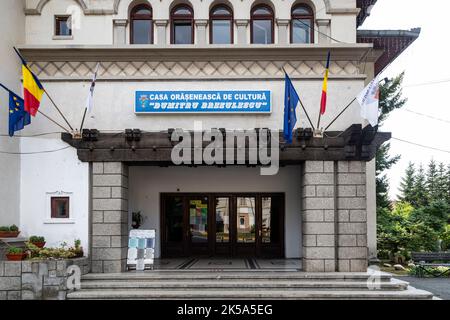 Novaci, comté de Gorj, Roumanie – 24 juillet 2022 : siège de la maison de la culture à Novaci, Gorj, Roumanie Banque D'Images