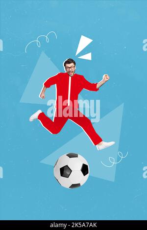 Illustration de collage vertical d'un gars surjoyeux et excités qui exécute un kick football isolé sur fond bleu Banque D'Images