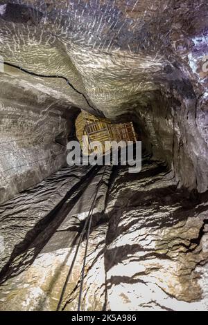 Le puits d'accès à la mine de sel de PRAID sur 19 juin 2021 à PRAID, Harghita. Banque D'Images