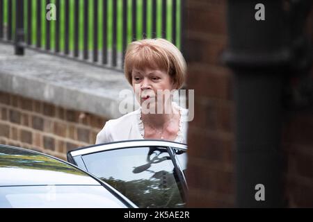 Londres ,Royaume-Uni -07/10/2022. Le whip en chef de la Chambre des communes et membre du cabinet du parti conservateur Wendy Morton arrive au numéro 10, Downi Banque D'Images