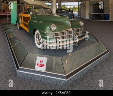 AUBURN HILLS, MI/USA - 19 AOÛT 2016 : a Chrysler Town & Country 1948, Walter P. Chrysler Museum. Banque D'Images