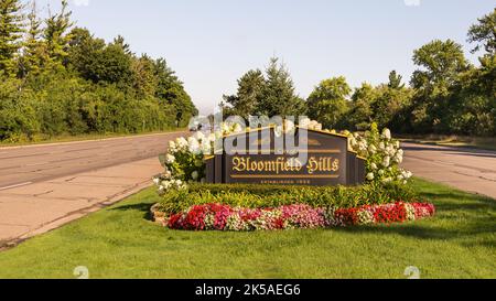 BLOOMFIELD HILLS, MI/USA - 19 AOÛT 2016 : la croisière annuelle Woodward Dream Cruise passe par la ville de Bloomfield Hills. Banque D'Images