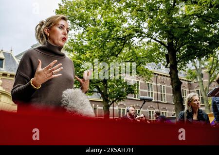 2022-10-07 10:52:50 LA HAYE - Vivianne Heijnen Secrétaire d'Etat pour l'infrastructure et la gestion de l'eau arrive au Binnenhof avant le Conseil des ministres. ANP ROBIN UTRECHT pays-bas - belgique sortie Banque D'Images