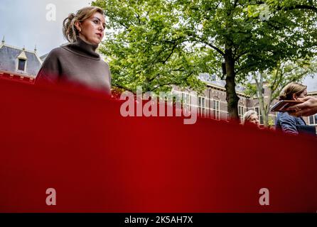 2022-10-07 10:52:50 LA HAYE - Vivianne Heijnen Secrétaire d'Etat pour l'infrastructure et la gestion de l'eau arrive au Binnenhof avant le Conseil des ministres. ANP ROBIN UTRECHT pays-bas - belgique sortie Banque D'Images